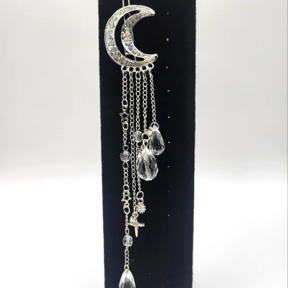 🌜 Moon Brooch - Picture 2 of 5